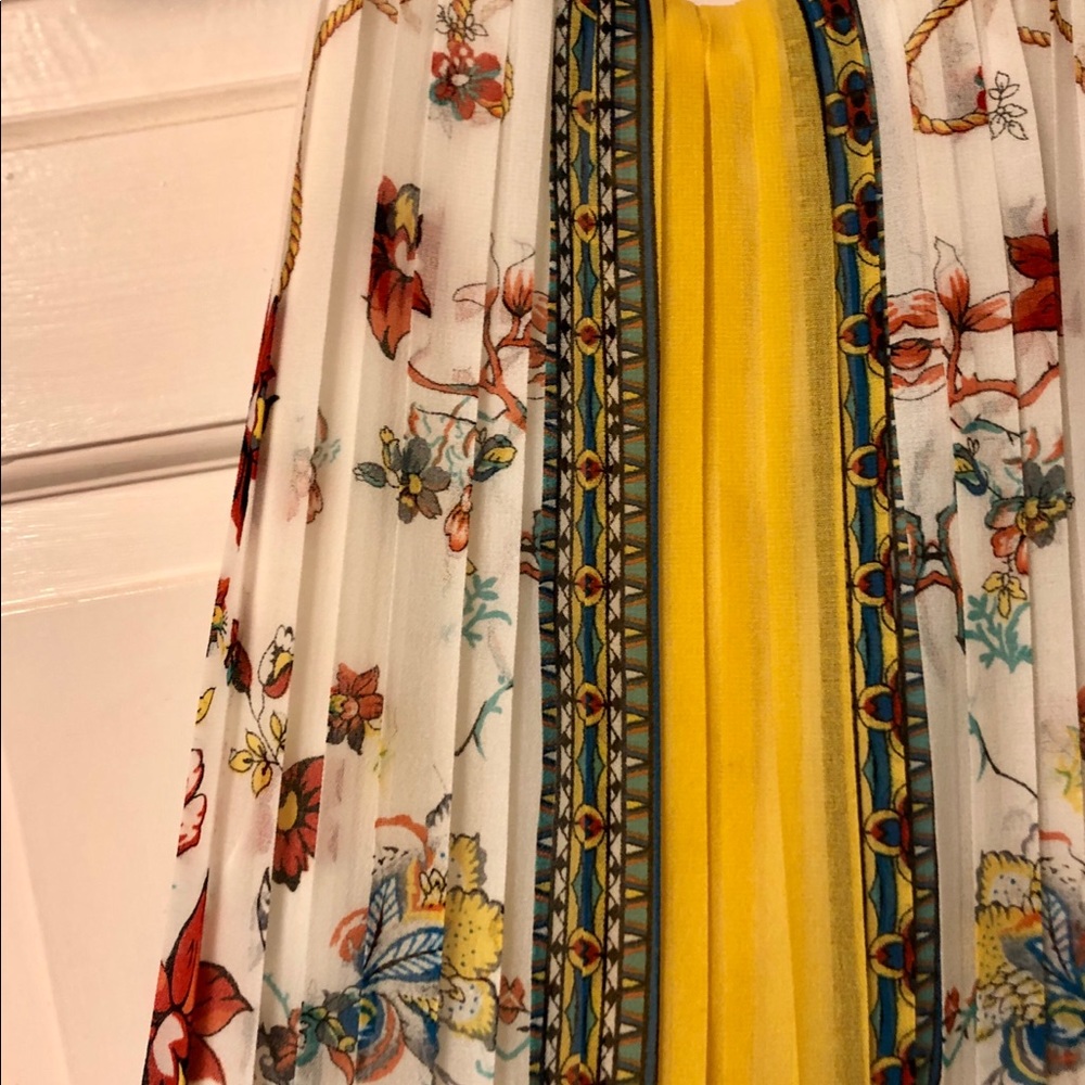 New Pretty floral sleeveless dress.